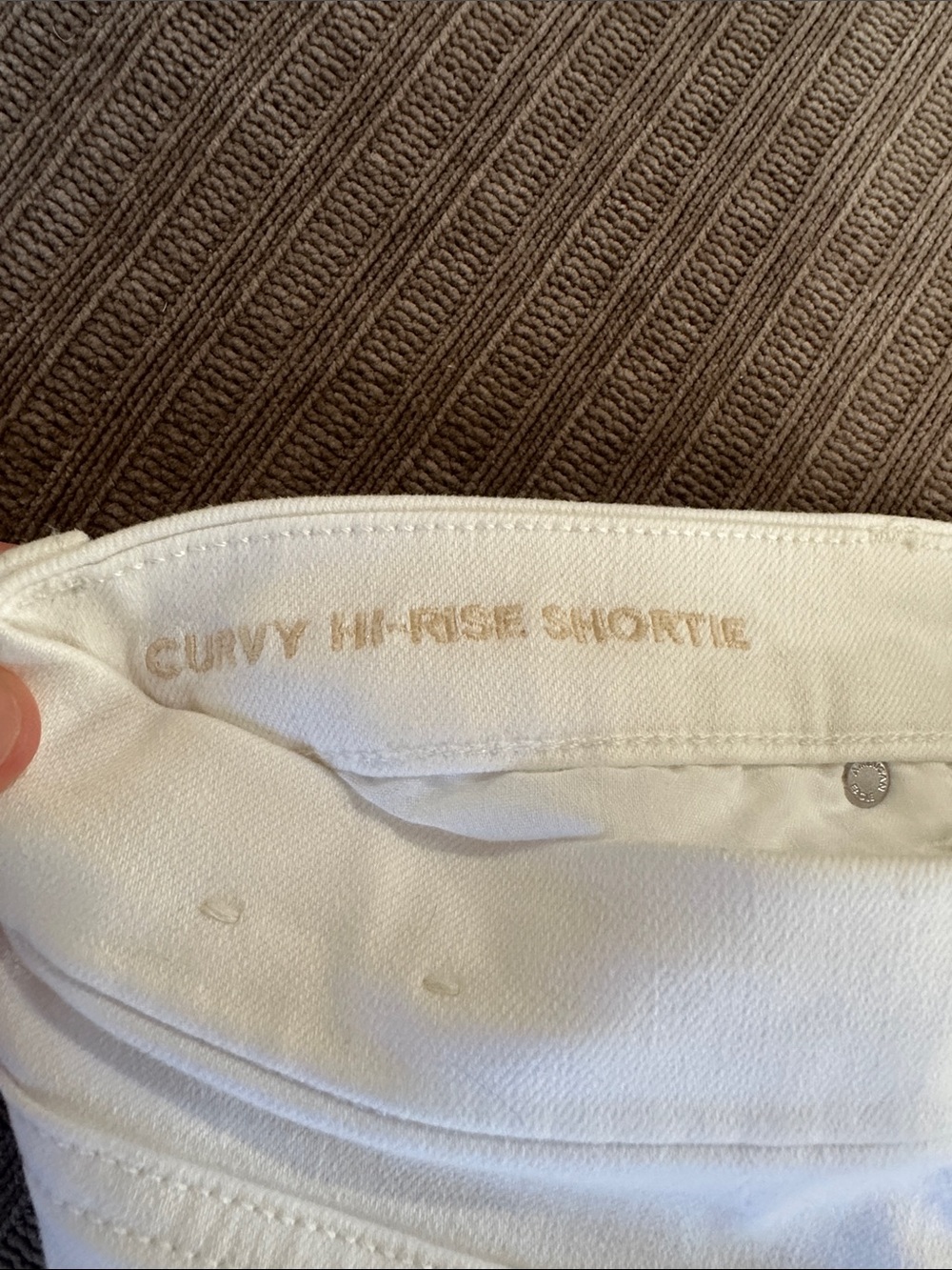 American Eagle Outfitters White Distressed curvy High rise shortie - Picture 4 of 4